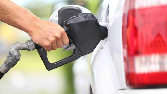 Pompa de combustibil cu prețuri mari de motorină în România