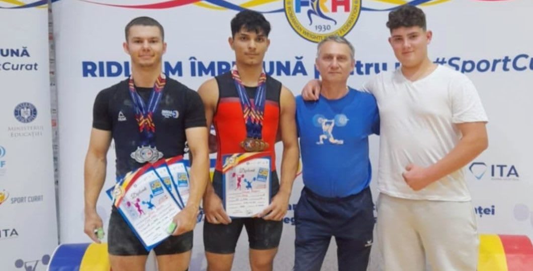 Halterofili în acțiune la campionatul național de haltere