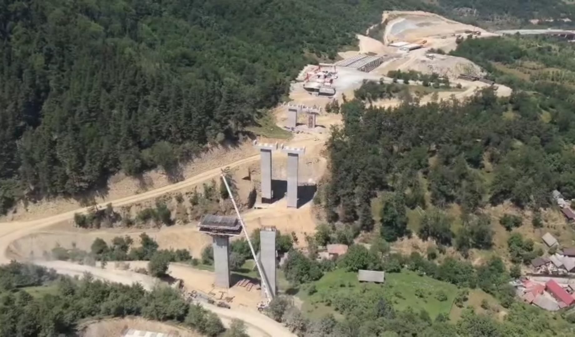 Autostrada Sibiu Pitești în construcție, poduri și tuneluri montane