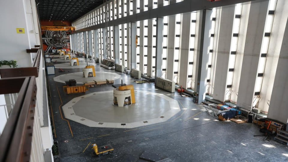 Hidrocentrala Porțile de Fier III în construcție, pe Dunăre, România și Serbia