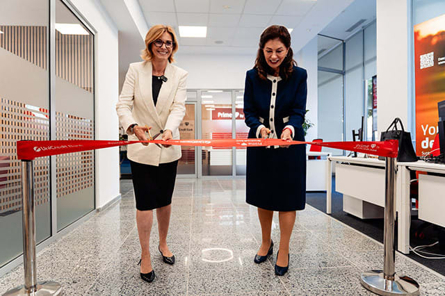 Reprezentanți UniCredit Bank la lansarea modelului Prime, sucursala Dorobanți