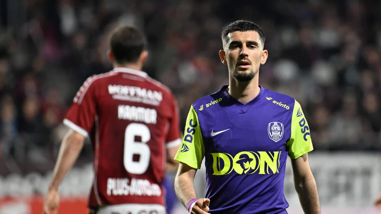 Fotbalistul Meriton Korenica în acțiune pe teren
