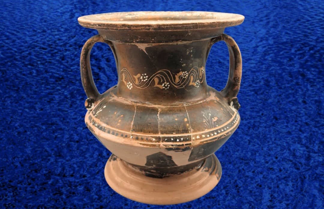 Amforă antică din ceramică, descoperită în Constanța