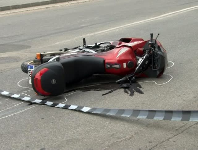 Mașini de intervenție și echipaje de urgență la locul accidentului rutier