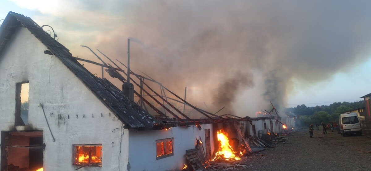 Incendiu la ferma din Drăgușeni