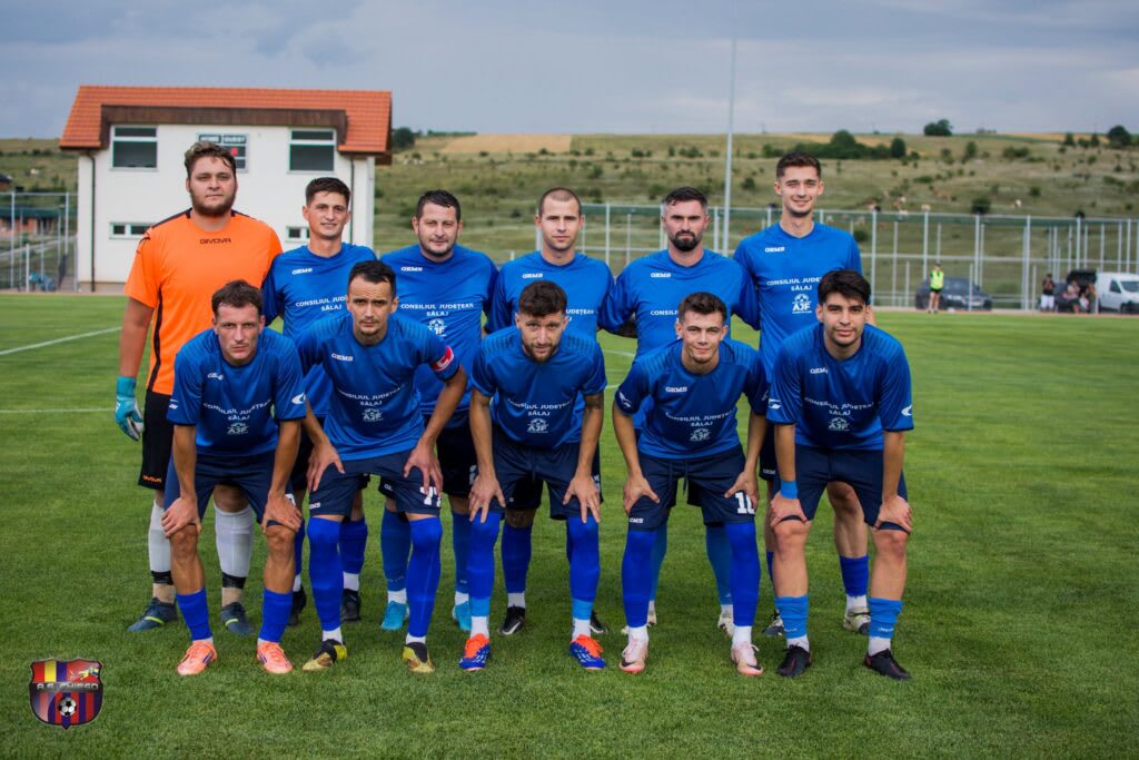 Fotbal echipă FC Chieșd marcând gol în meciul cu Talna Orașul Nou