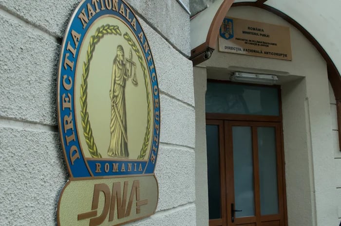 Polițiști și procurori DNA în timpul perchezițiilor în Dolj și Olt Polițiști și procurori DNA în timpul perchezițiilor în Dolj și Olt