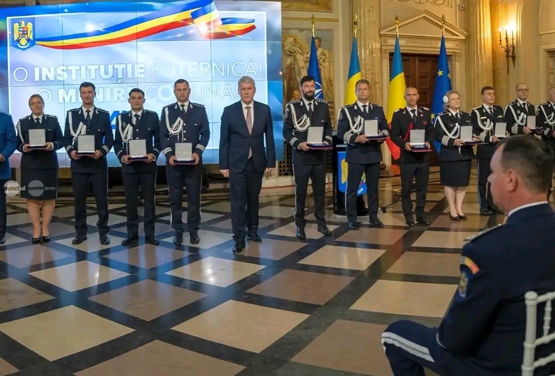 Echipă de salvatori ISU Mureș în acțiune, ceremonie oficială la Palatul Regal