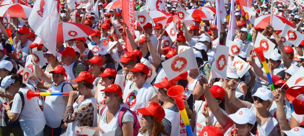 Angajați din sistemul sanitar în protest, spital, semnături