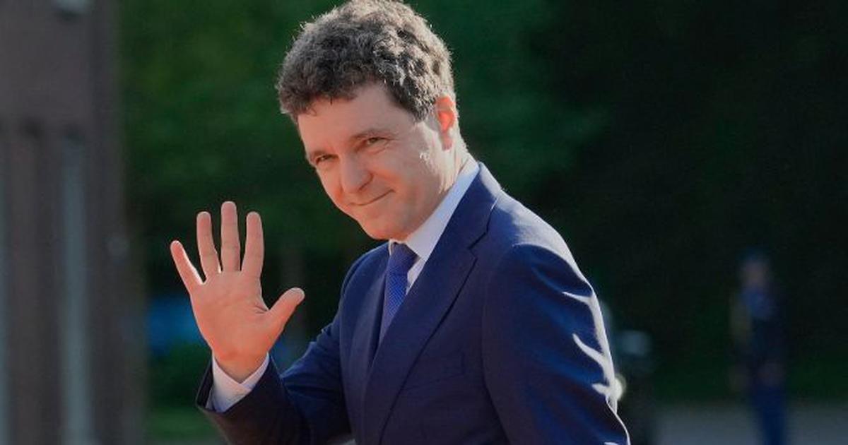 Nicușor Dan la o conferință de presă