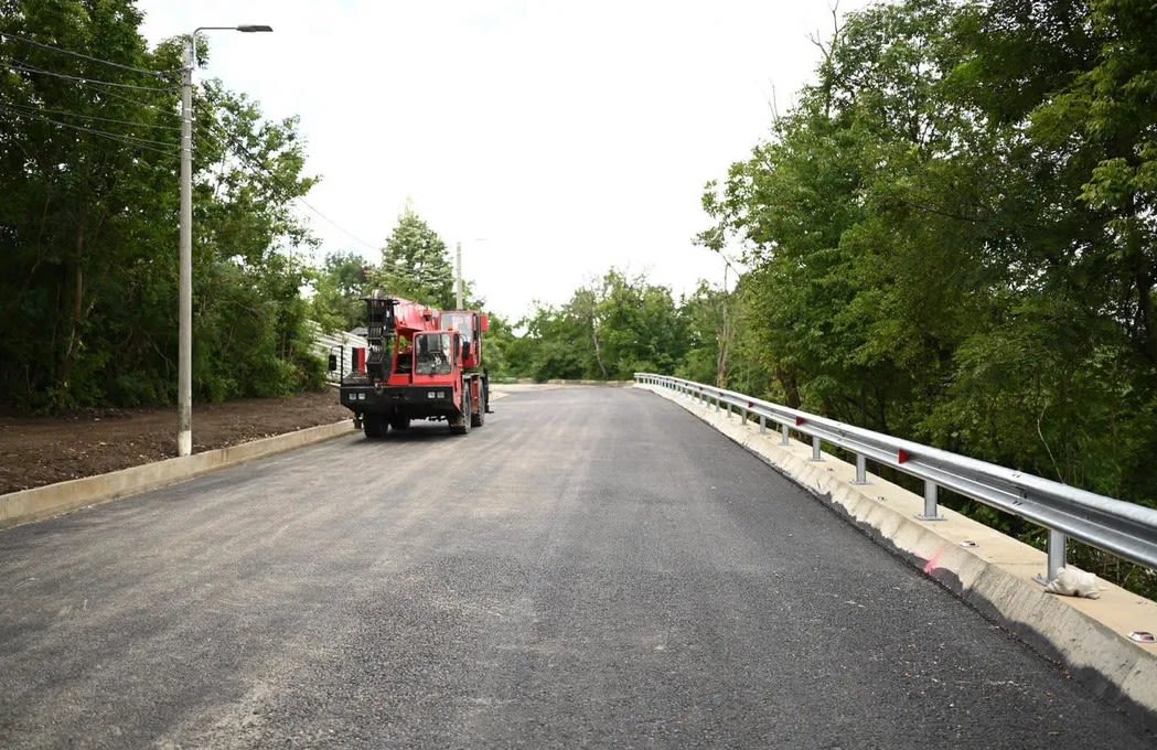Lucrări de reparație pe drumul surpat din Câmpina