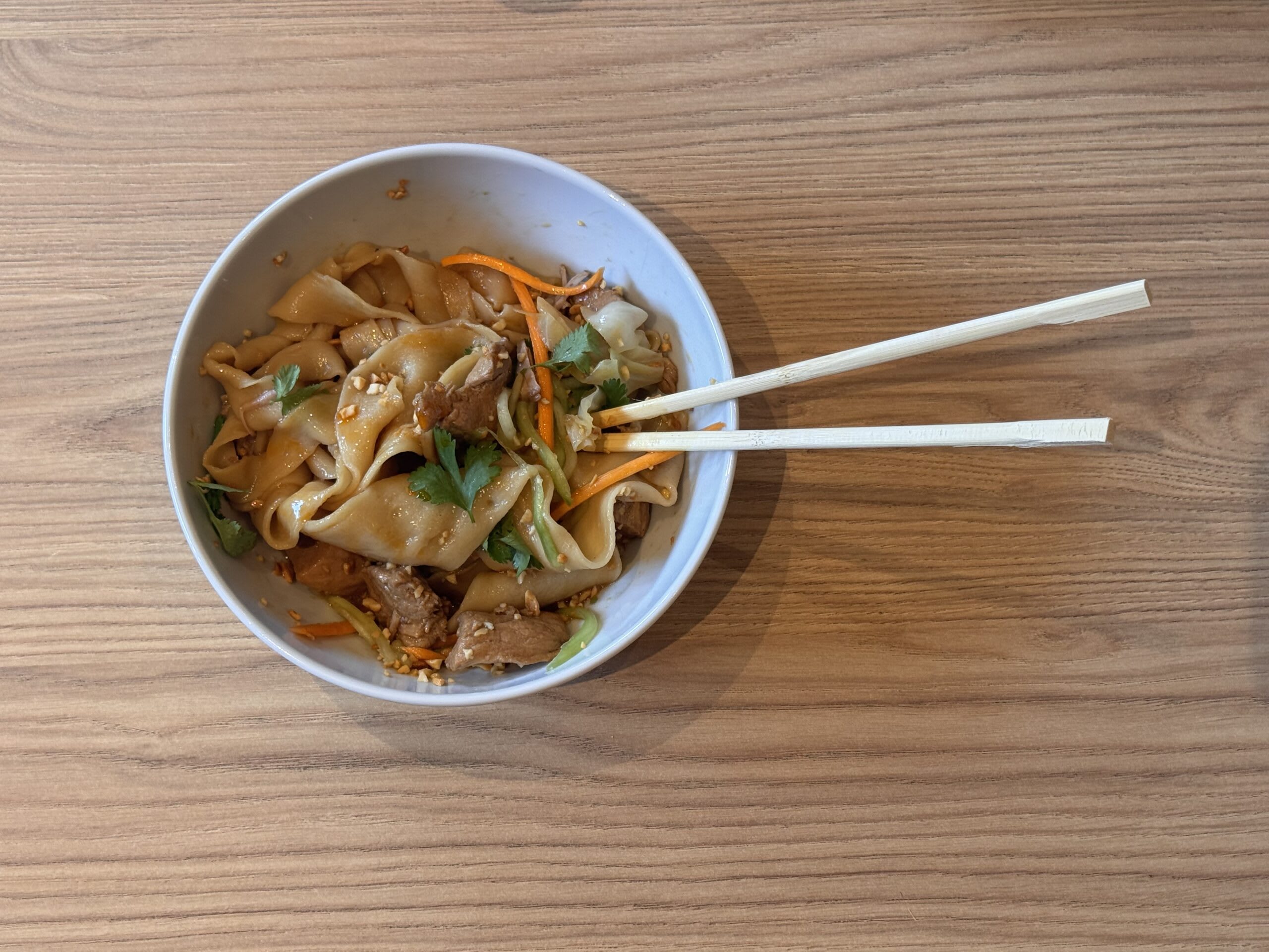 Tăiței hand pulled Xi’an style în restaurant modern din București