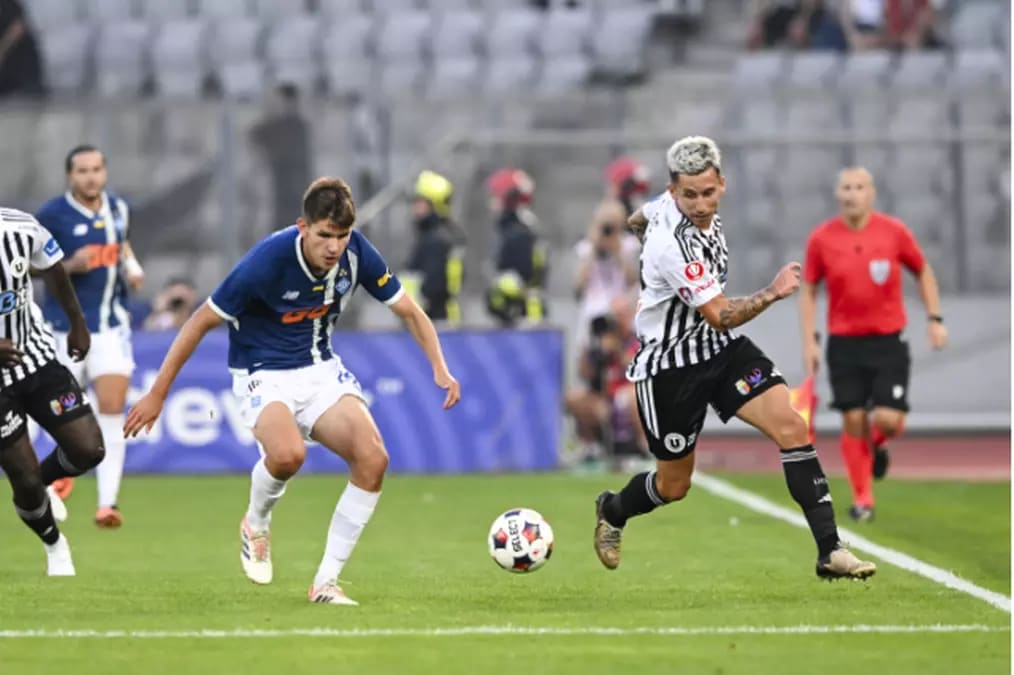 Fotografie cu jucători de la U Cluj și Dinamo Kiev la penalty-uri