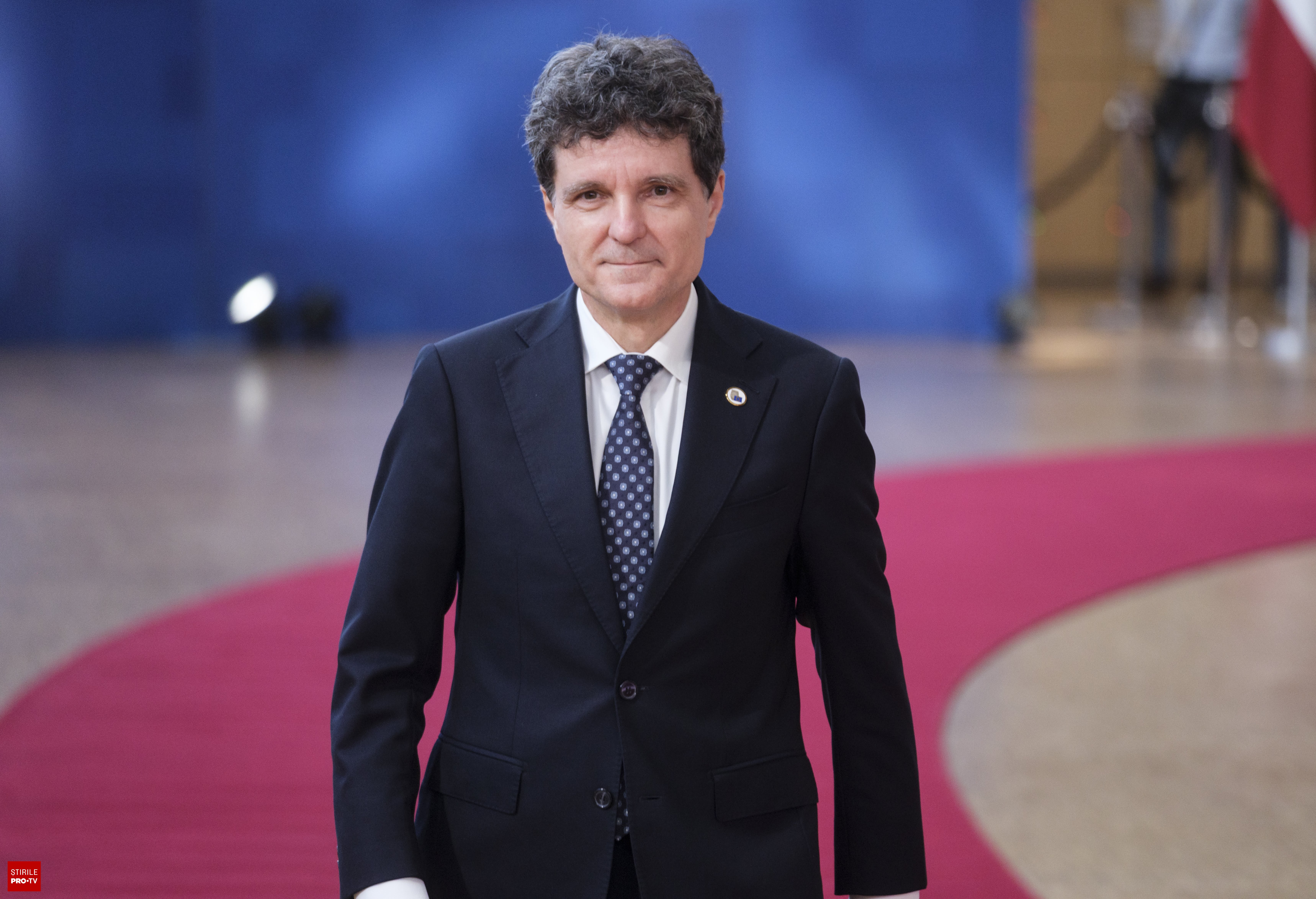 Nicușor Dan explicând decizia CJUE despre legislația penală