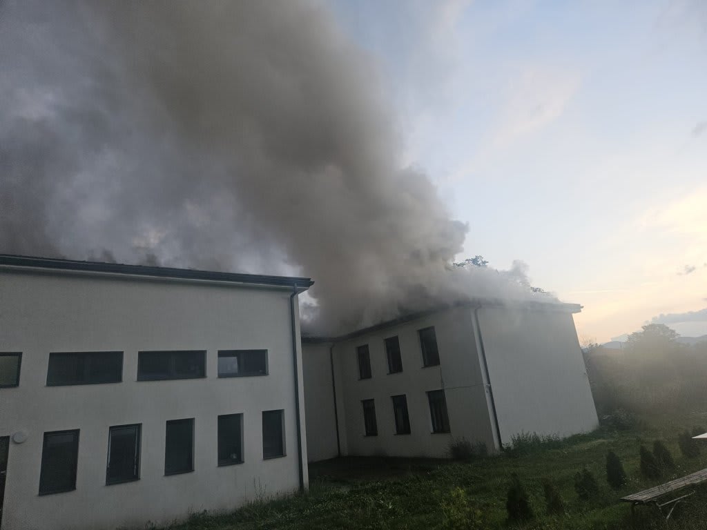 Pompieri în acțiune la școala din comuna Iara, Cluj