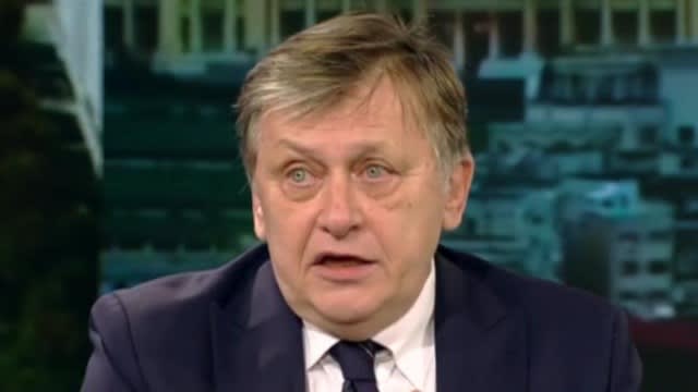Crin Antonescu în emisiune televizată, criticând conducerea PNL