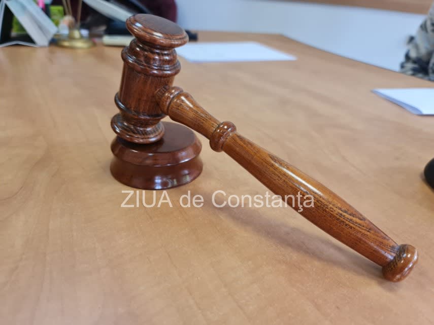 Sala de judecată a Tribunalului Constanța în timpul unui proces economic
