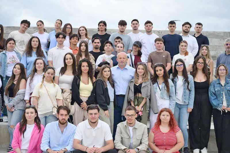 Studenți bucureșteni vizitând șantierul din Baia Mare Studenți bucureșteni vizitând șantierul din Baia Mare