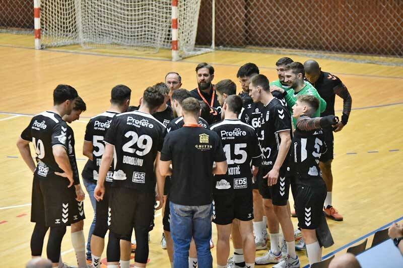 Meci de handbal în sala sporturilor din Baia Mare