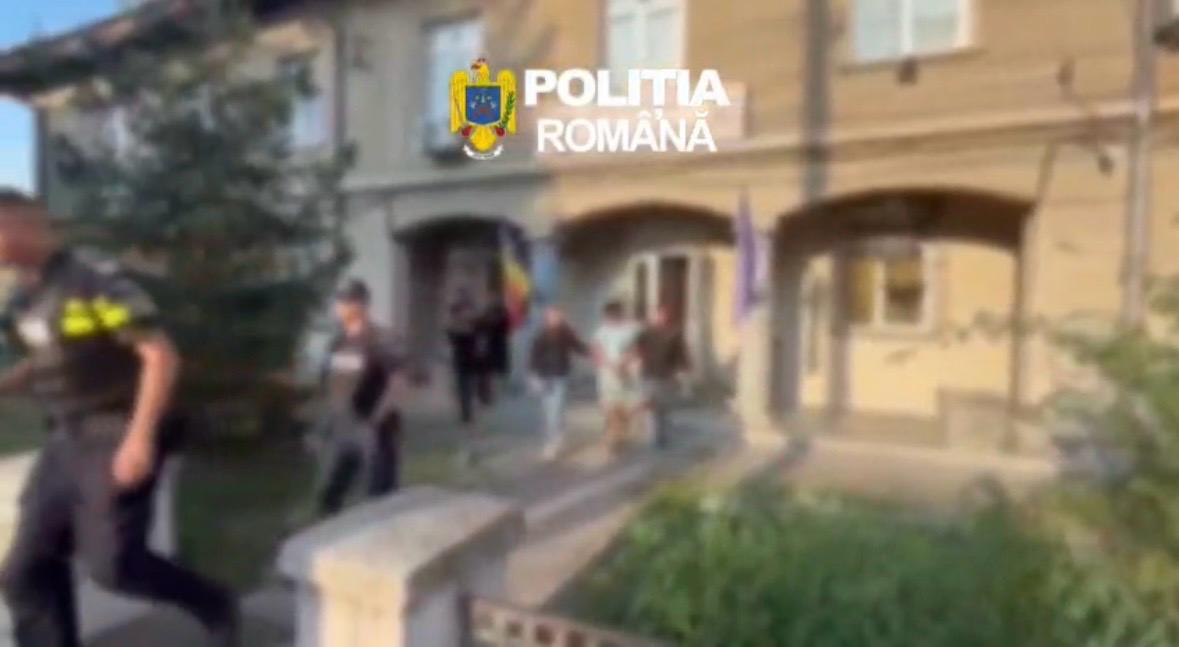 Polițiști medgidia reținând un minor pentru incendiere și furt