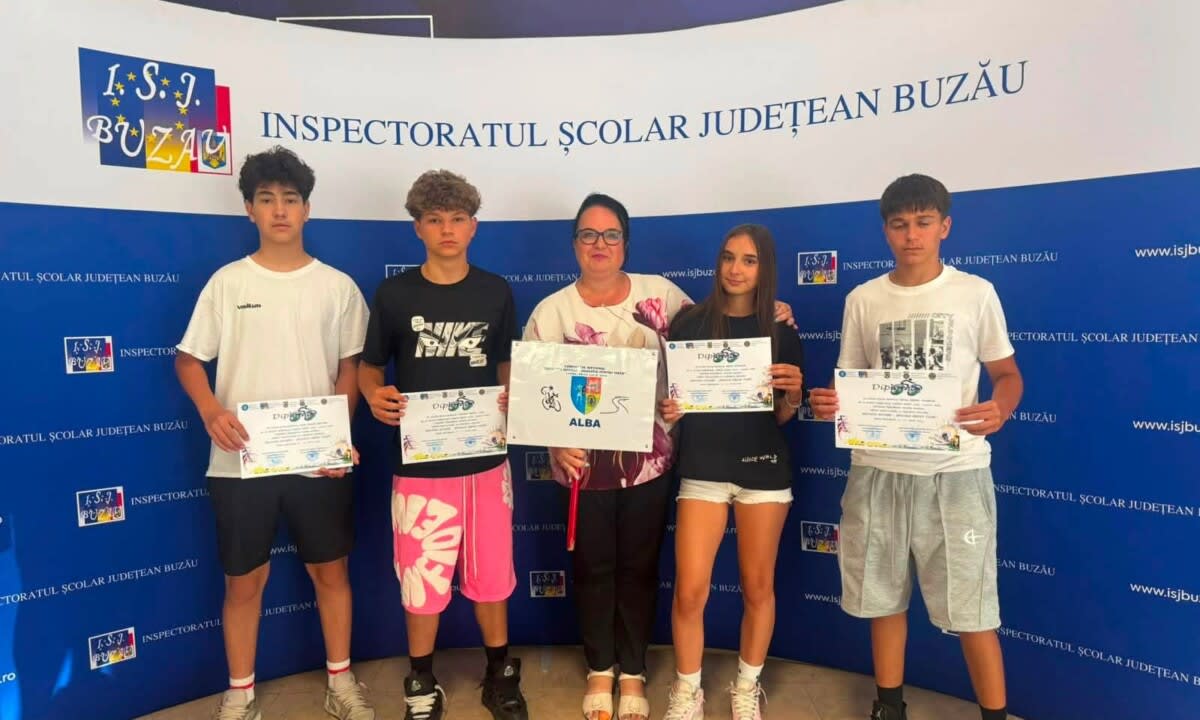 Elevi din Alba participând la concursul de educație rutieră