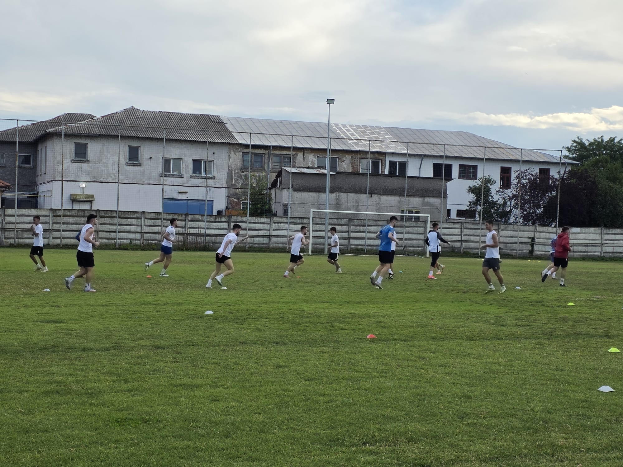 Fotbalist giurgiuvean în acțiune pe teren în Bulgaria