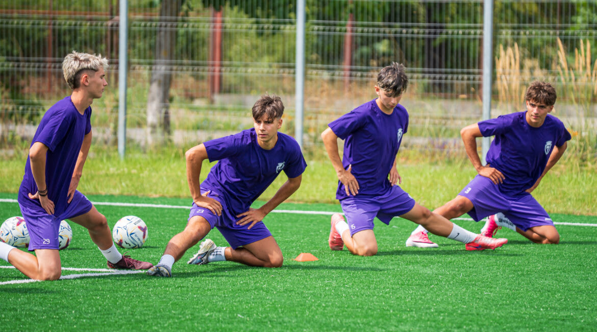 Echipă de fotbal Poli Timișoara 2 în acțiune pe teren