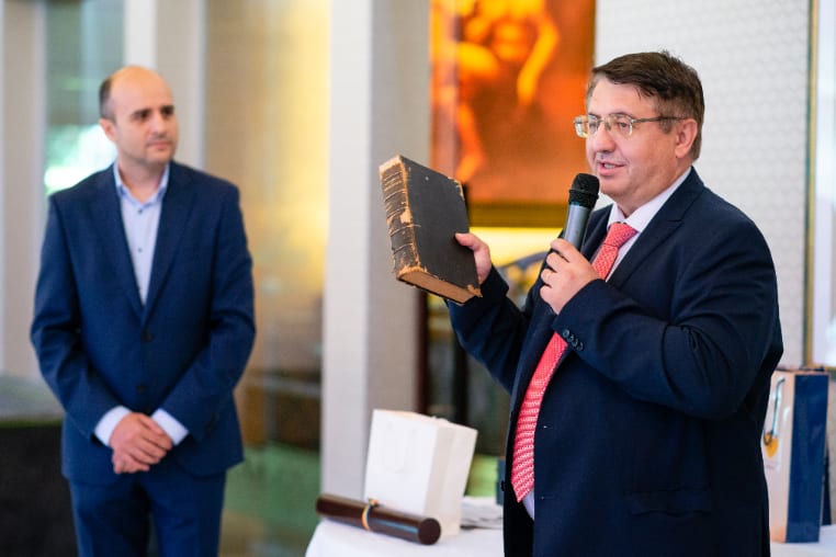 Profesioniști contabili în sală, premiere și discuții despre digitalizare