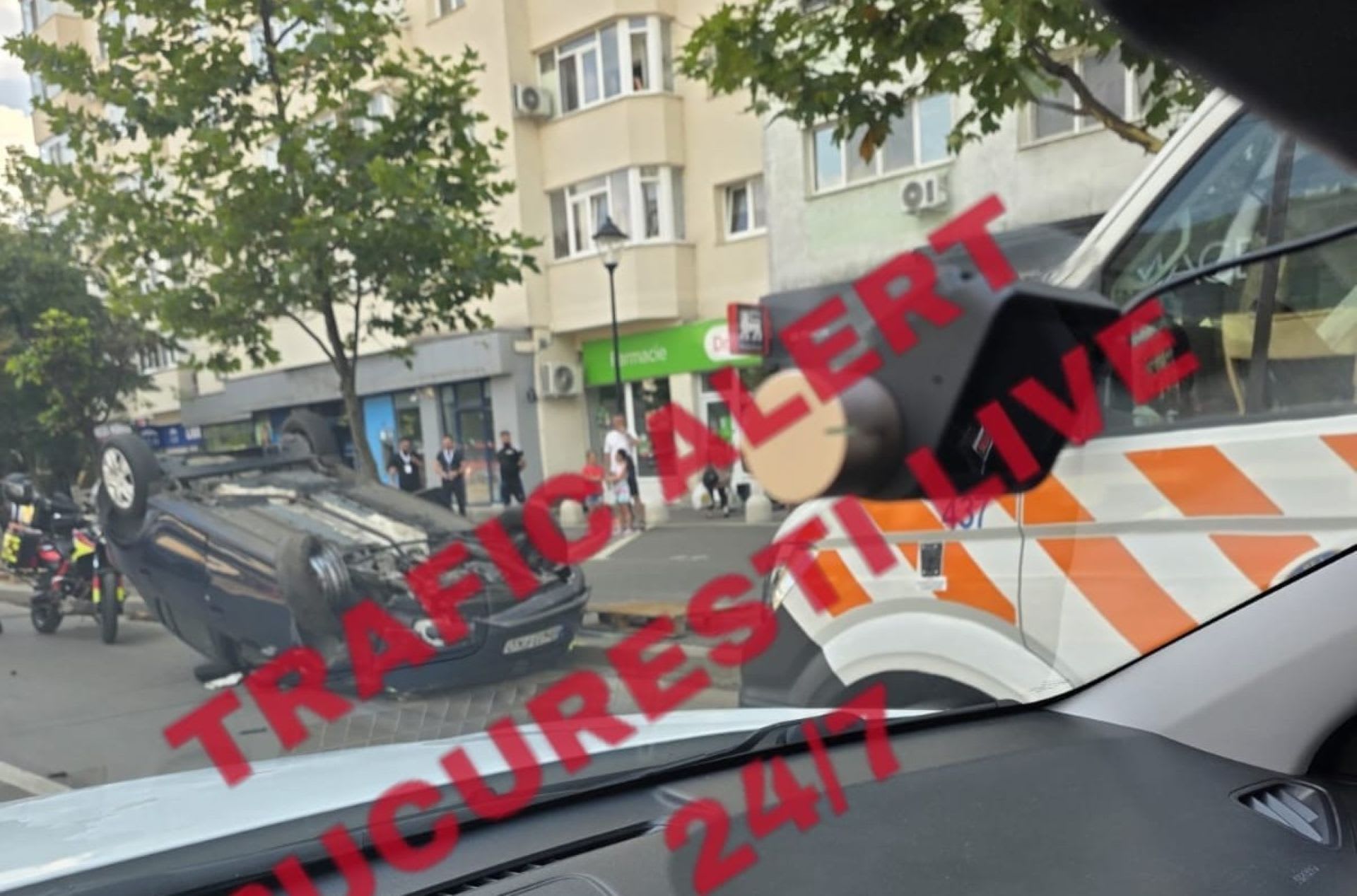 Mașină răsturnată pe Șoseaua Olteniței, trafic blocat, echipaje de salvare