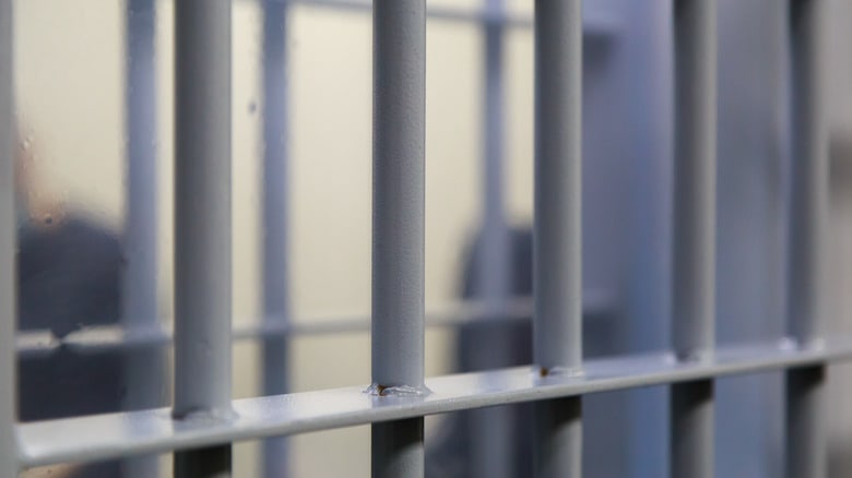 Polițiști brașoveni depunând condamnați în penitenciar