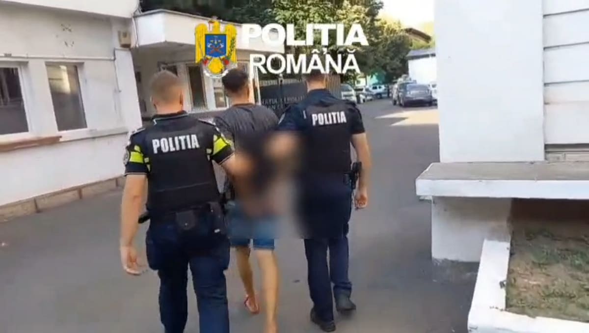 Polițiști și indivizi în acțiune în Galați, cartier Micro 40
