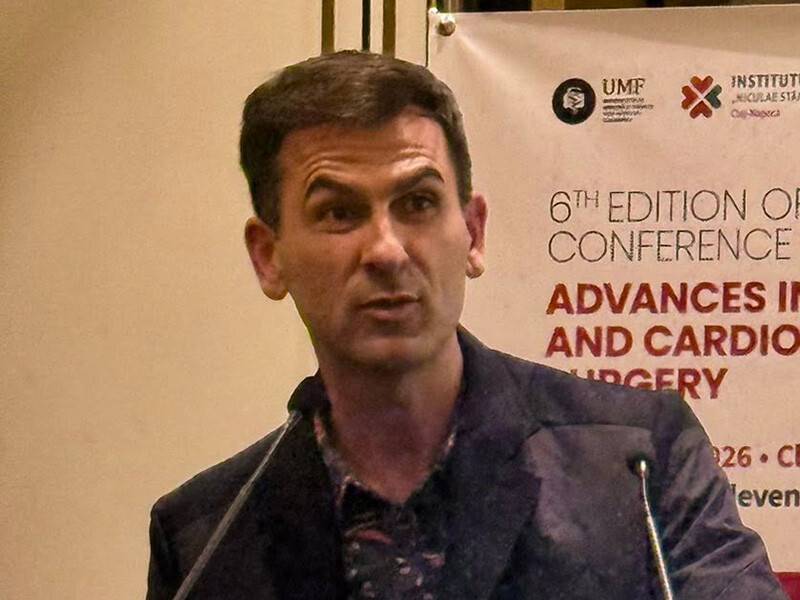 Profesor Dan Cristian Vodnar în sala primăriei Borșa, primind titlul de cetățean de onoare Profesor Dan Cristian Vodnar în sala primăriei Borșa, primind titlul de cetățean de onoare