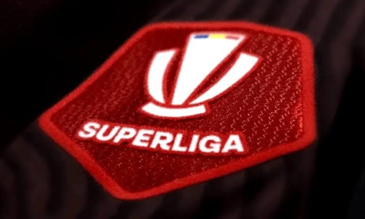 Fotbal în stadion cu jucători și suporteri, echipe din Superliga Fotbal în stadion cu jucători și suporteri, echipe din Superliga