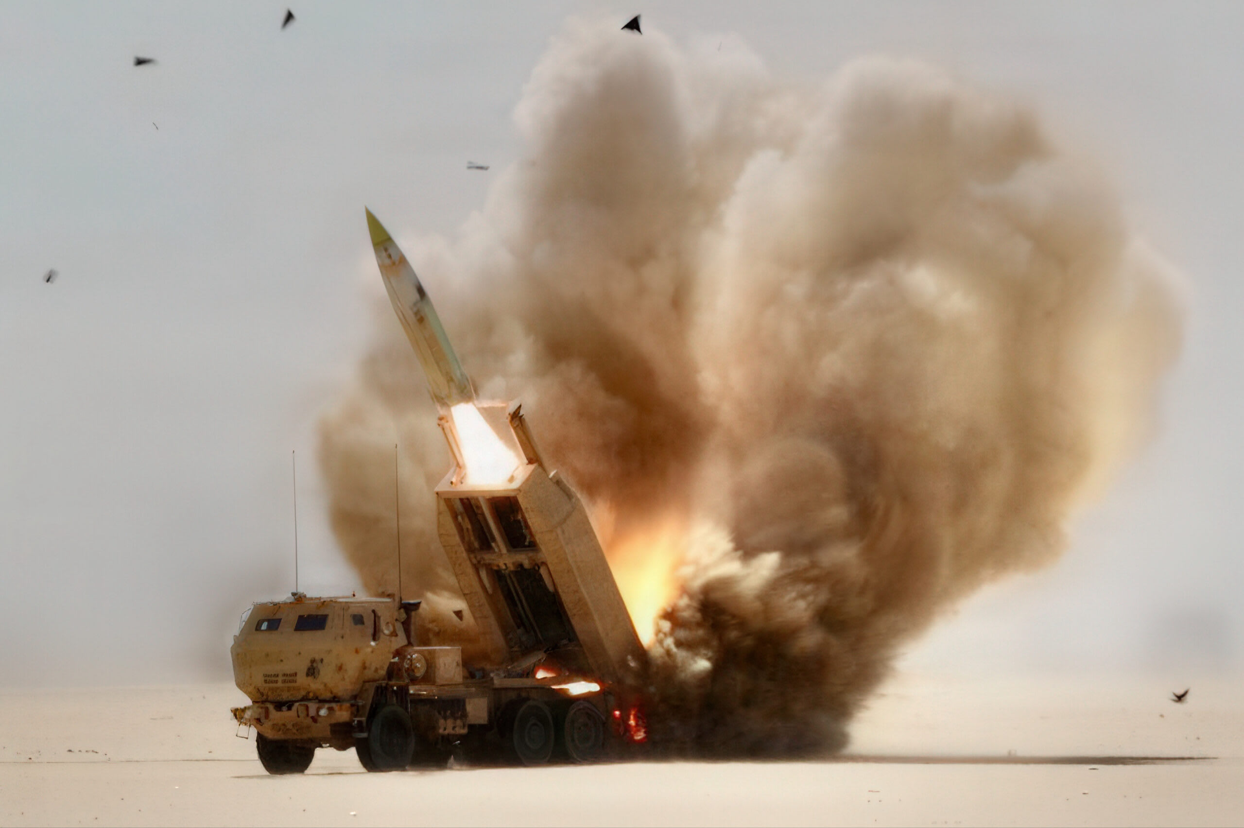 Soldați iranieni și forțe americane în zona atacurilor aeriene