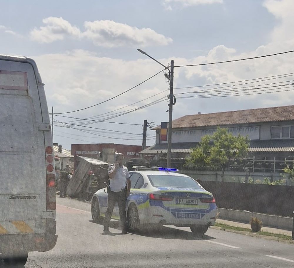 Mașini avariate după accident rutier la Golești