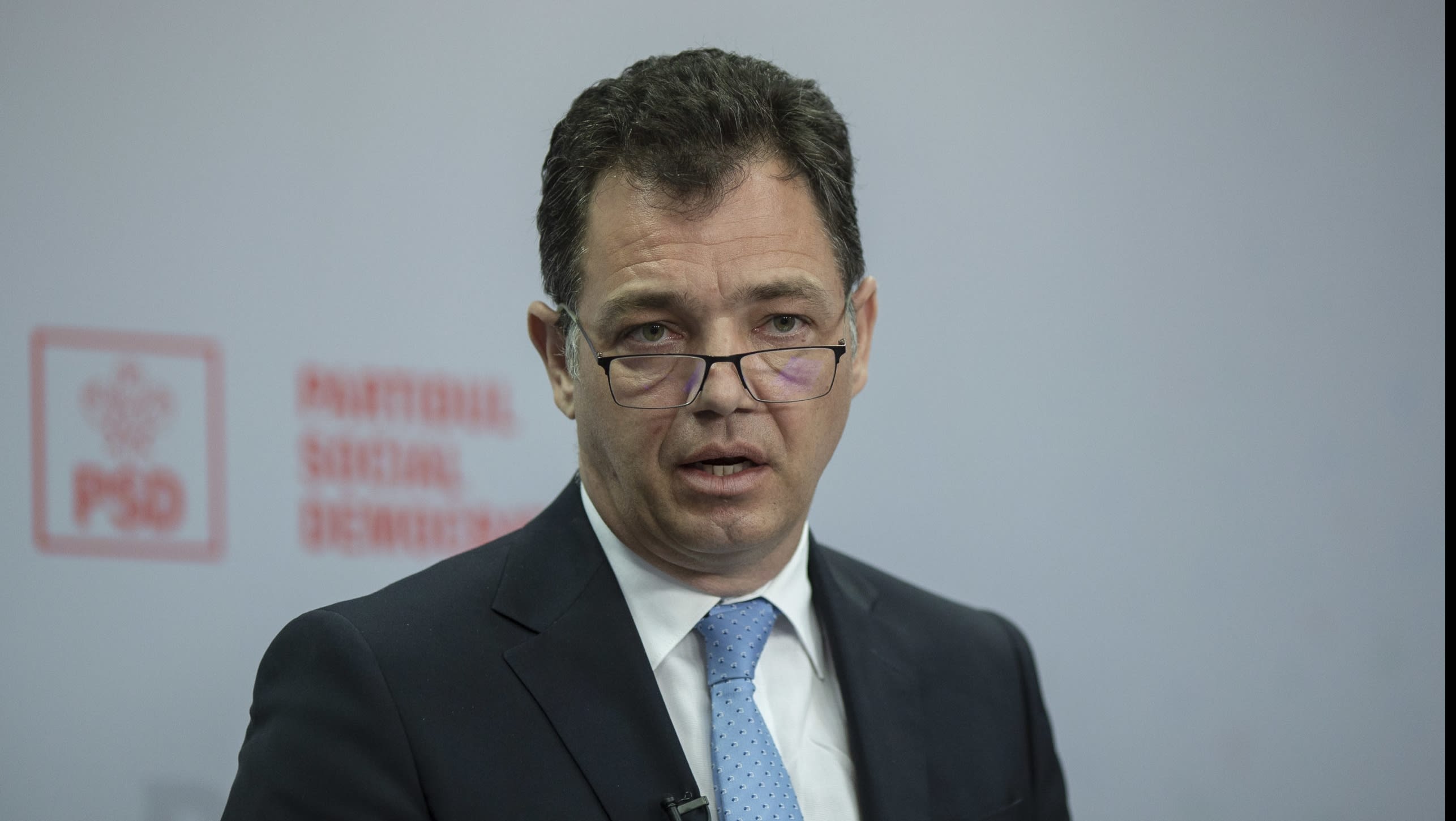 Senator Radu Oprea discutând despre reforme legislative