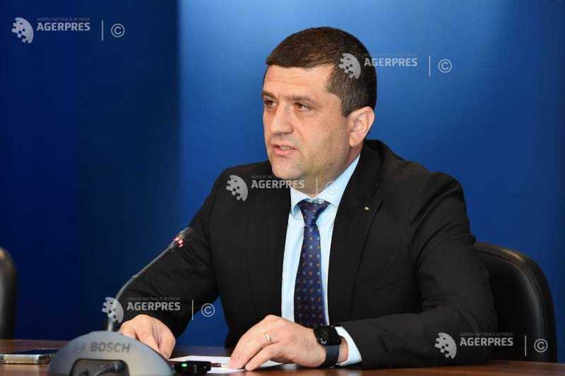 Radu Miruță semnează ordinul de revocare la birou