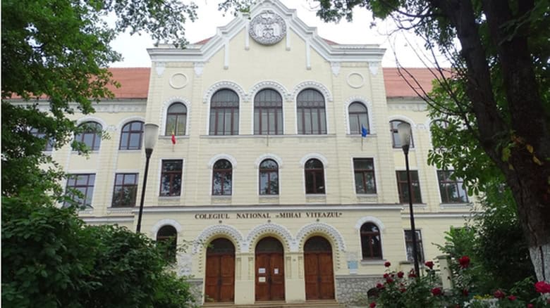Elevi romi în clasă la liceu în Cluj