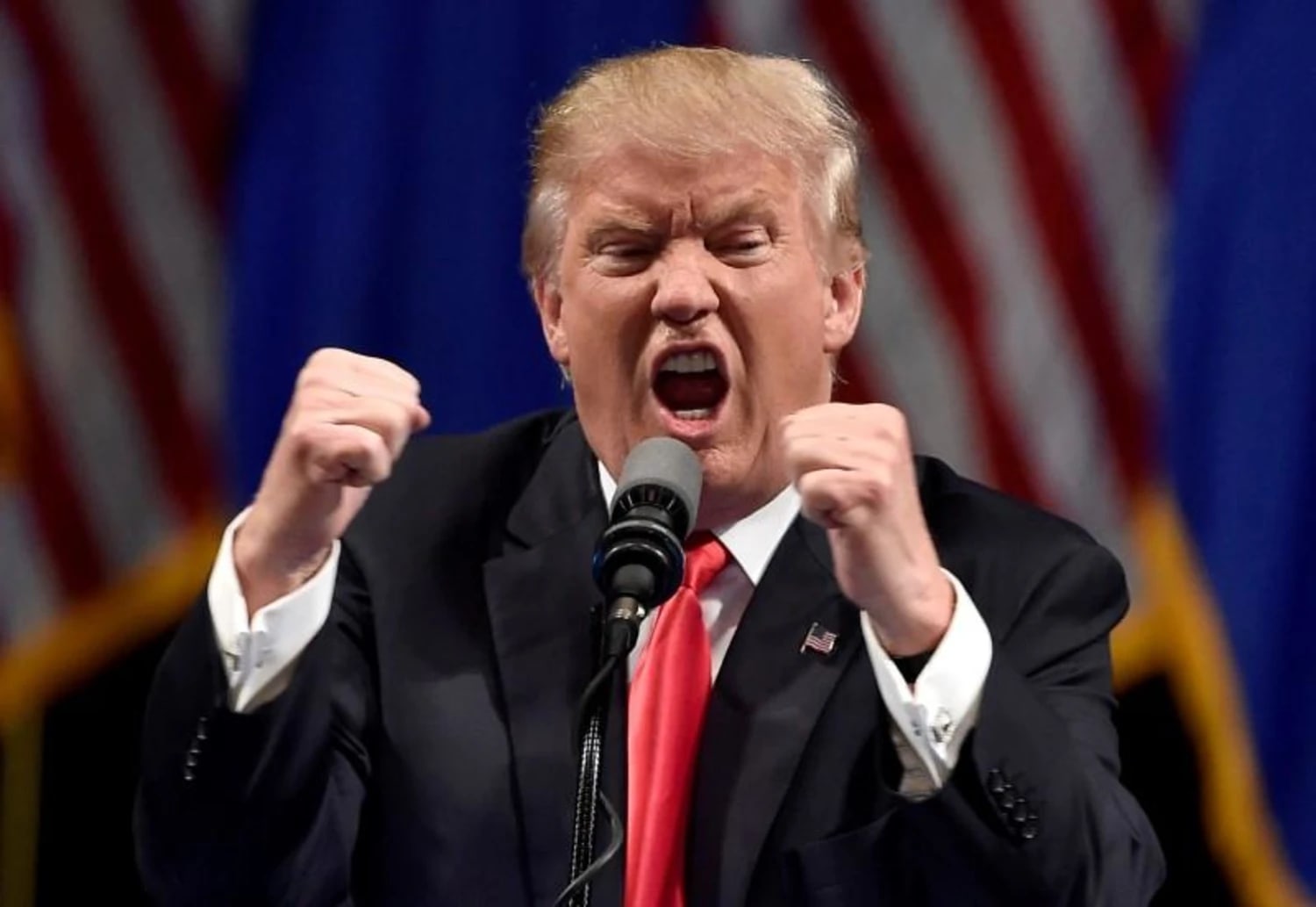 Donald Trump în discurs la Casa Albă, acuzând televiziuni