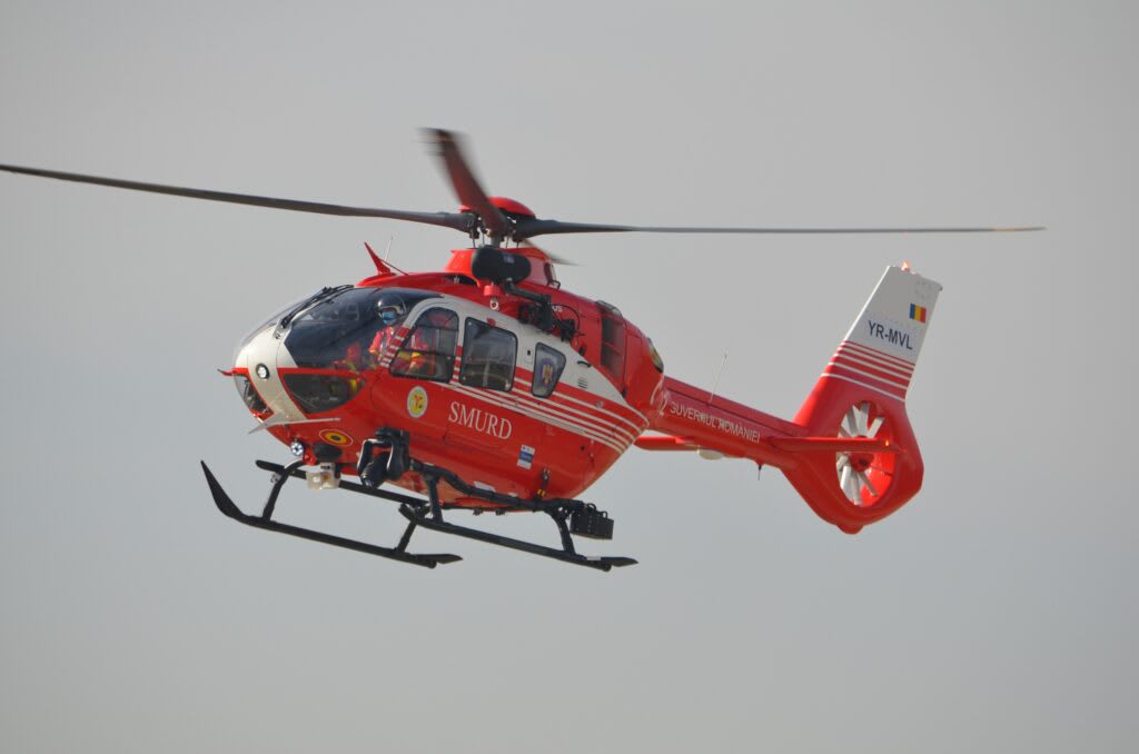 Elicopter de salvare pe stadionul Moldova din Roman