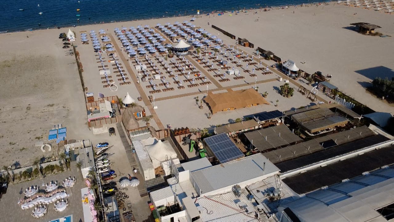 Terase de lux pe plajă, litoral România, construcții ilegale