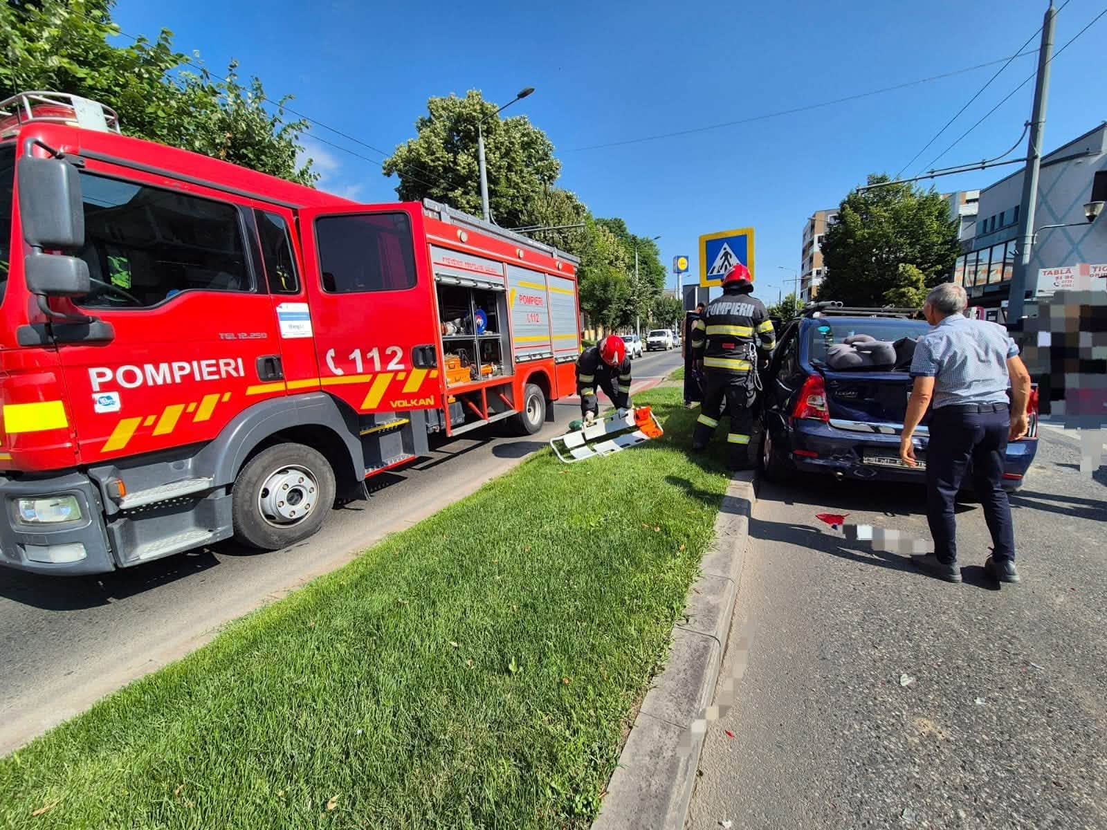 Mașini avariate după accident pe strada Ștefan cel Mare din Vaslui