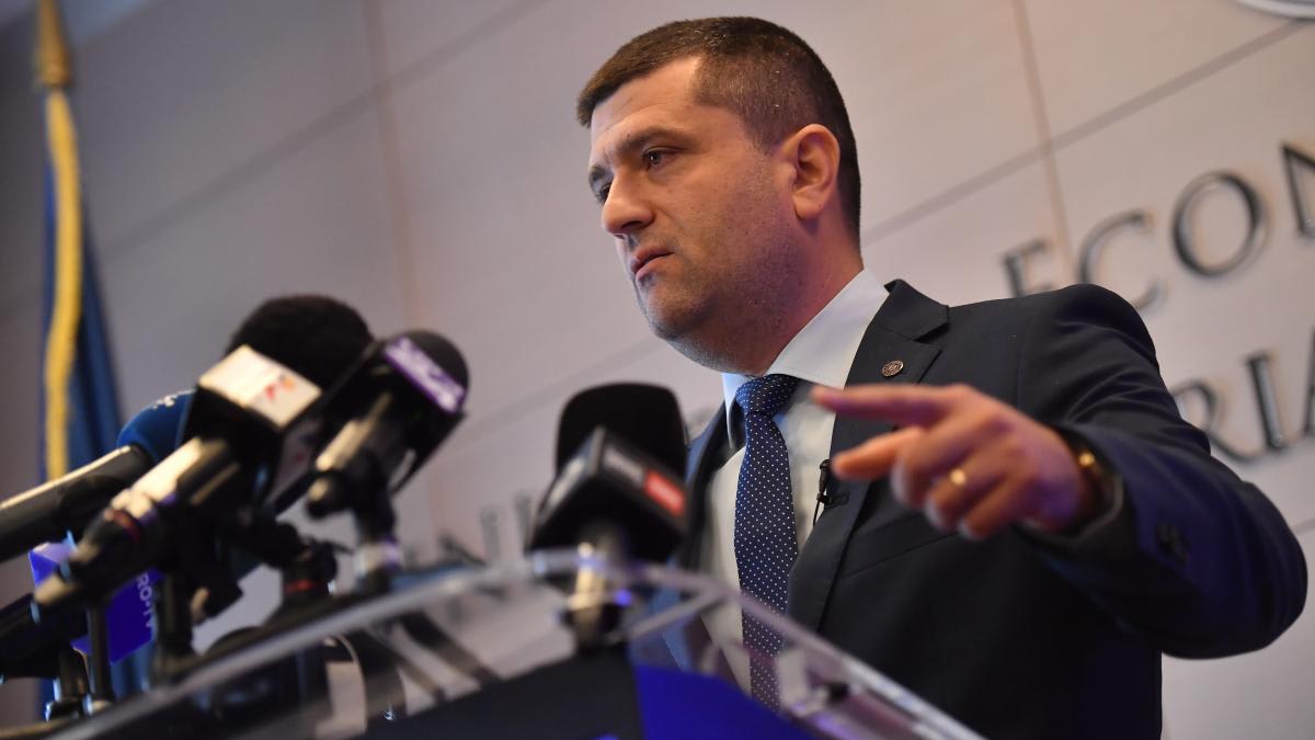 Ministrul Radu Miruță semnează ordinul de demitere