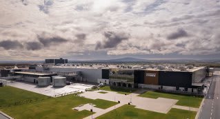 Fabrica Nokian Tyres din Oradea în acțiune, muncitori și utilaje moderne