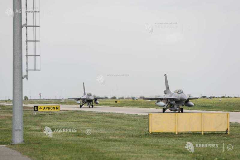 Avioane F-16 survolând Călărași în cadrul Zilei Aviației Române