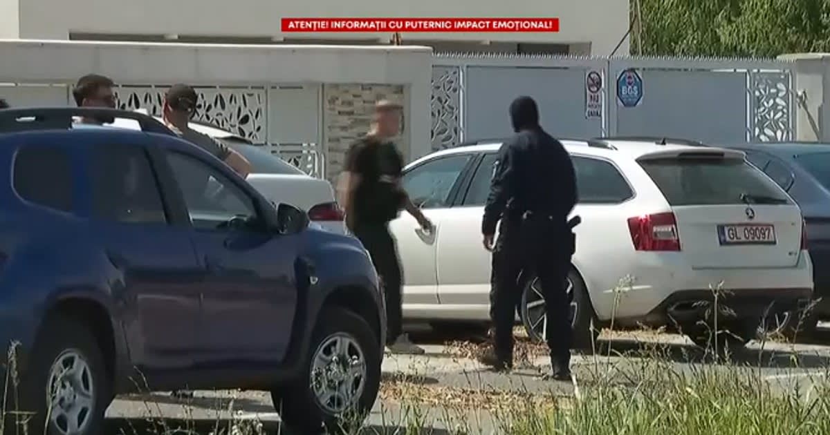 Mașini de lux, arme albe și ambarcațiuni descoperite la clanul Buricea în Brăila Mașini de lux, arme albe și ambarcațiuni descoperite la clanul Buricea în Brăila