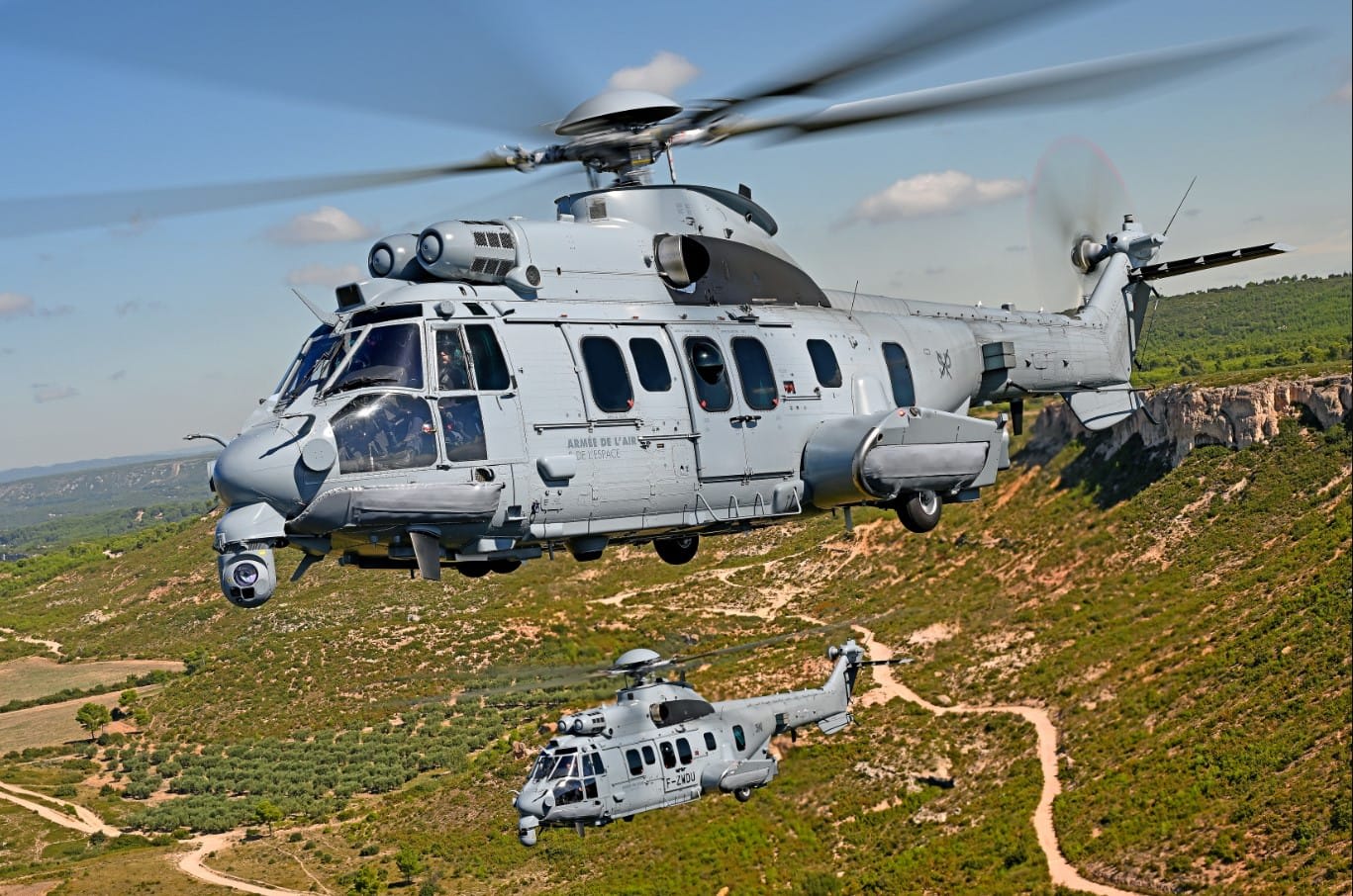 Elicopter multi-misiune Airbus H225 M și radar de supraveghere aeriană Thales