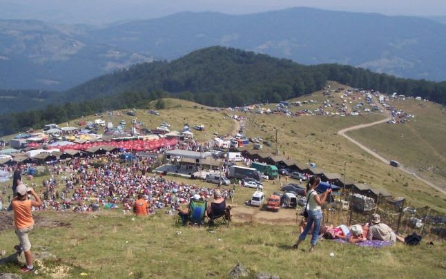 Spectacol folcloric pe Muntele Găina în 2026
