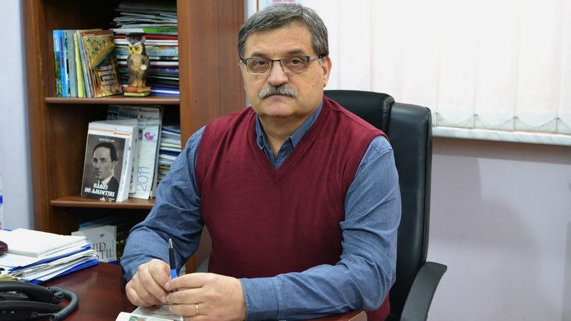 Vasile Tofan în timpul ceremoniei de investire, în fața clădirii guvernului Vasile Tofan în timpul ceremoniei de investire, în fața clădirii guvernului