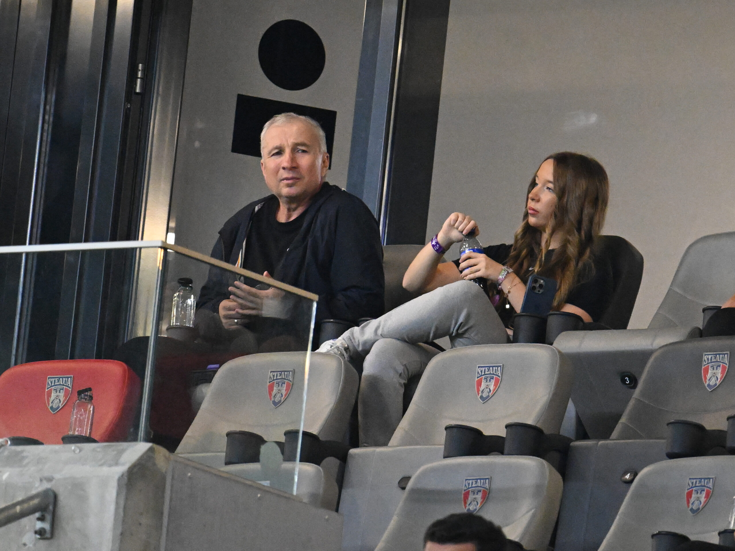 Dan Petrescu în tribunele stadionului Steaua, urmărit meciul de fotbal